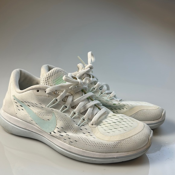 Nike Women's Flex 2017 Ankle-High Cross Country Running Shoe Y10-1 - Picture 2 of 5